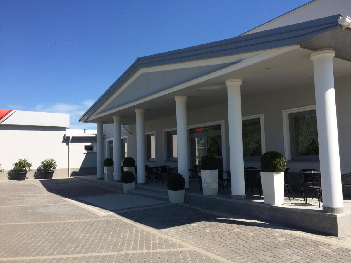 Hotel Arkadia Konskie Экстерьер фото