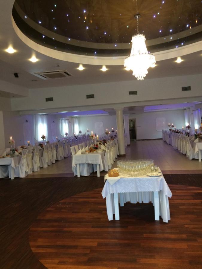 Hotel Arkadia Konskie Экстерьер фото