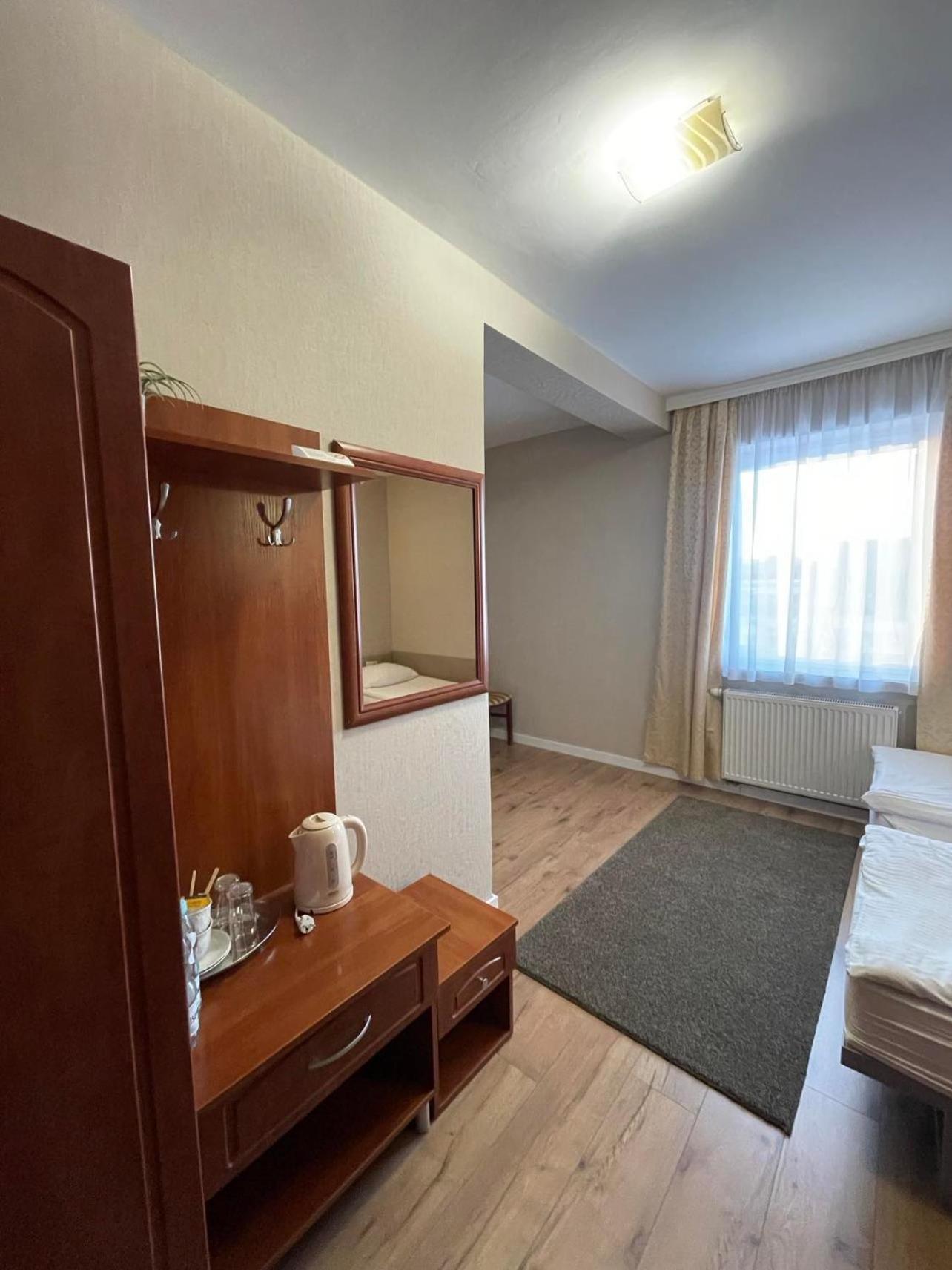 Hotel Arkadia Konskie Экстерьер фото