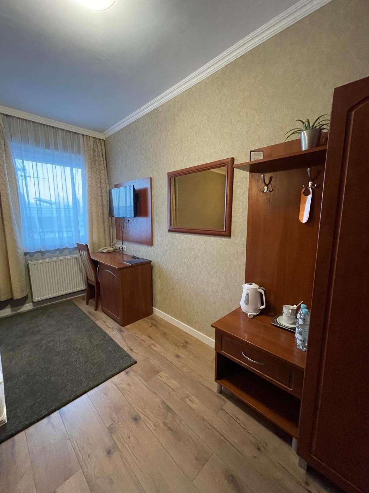 Hotel Arkadia Konskie Экстерьер фото