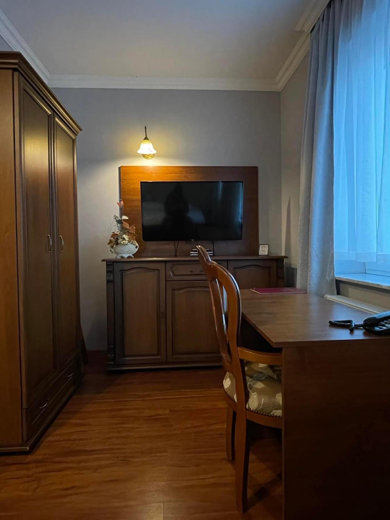 Hotel Arkadia Konskie Экстерьер фото
